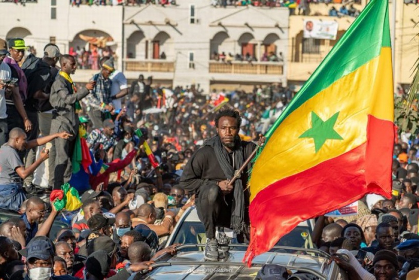 Prison de Rebeuss : Azura Fall, le porteur de drapeau de Sonko «gravement malade», selon son avocat Prison de Rebeuss : Azura Fall, le porteur de drapeau de Sonko «gravement malade», selon son avocat