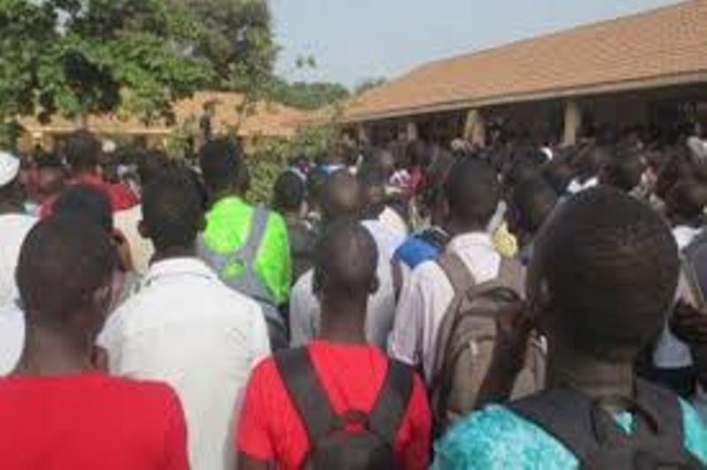 "Nous retournons à Ziguinchor mais...", (étudiants) "Nous retournons à Ziguinchor mais...", (étudiants)