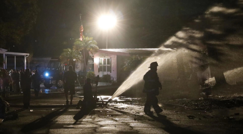 Etats-Unis: un petit avion s'écrase contre un parc de maisons mobiles, plusieurs morts Etats-Unis: un petit avion s'écrase contre un parc de maisons mobiles, plusieurs morts