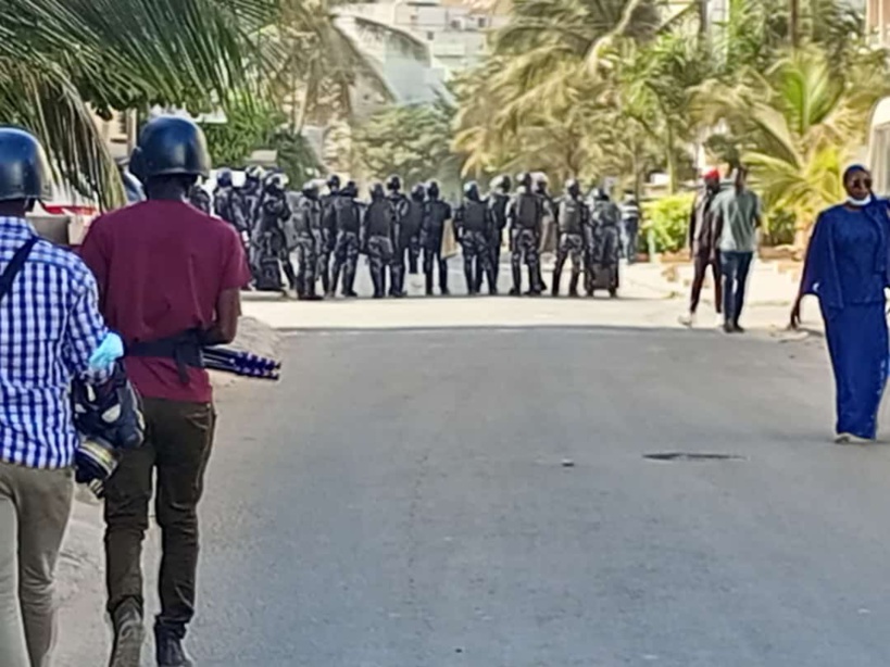 Report de l'élection présidentielle : la tension monte d'un cran dans la capitale Sénégalaise Report de l'élection présidentielle : la tension monte d'un cran dans la capitale Sénégalaise