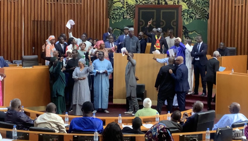 Incidents à l’Assemblée nationale : les députés de Yaw et de Taxawu causent la suspension de la séance Incidents à l’Assemblée nationale : les députés de Yaw et de Taxawu causent la suspension de la séance