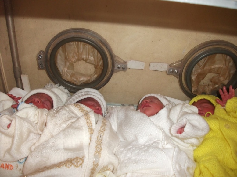 Insolite: une Allemande de 65 ans, mère de 13 enfants, donne naissance à des quadruplés Insolite: une Allemande de 65 ans, mère de 13 enfants, donne naissance à des quadruplés