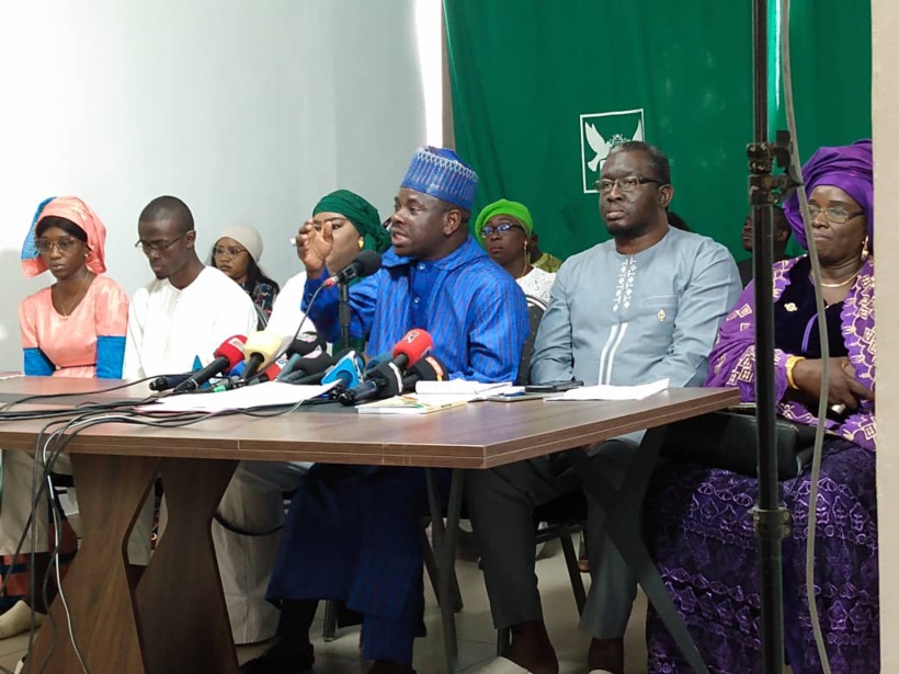 Sénégal : 39 députés de Yewwi Askanwi saisissent le Conseil constitutionnel pour contester la loi qui reporte la présidentielle Sénégal : 39 députés de Yewwi Askanwi saisissent le Conseil constitutionnel pour contester la loi qui reporte la présidentielle