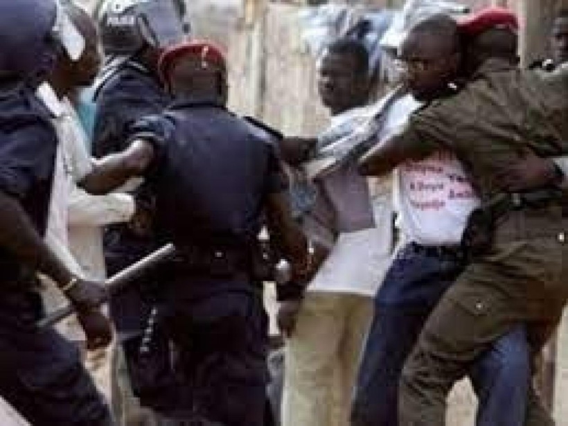Violence sur un adjudant de la police : Trois manifestants arrêtés Violence sur un adjudant de la police : Trois manifestants arrêtés