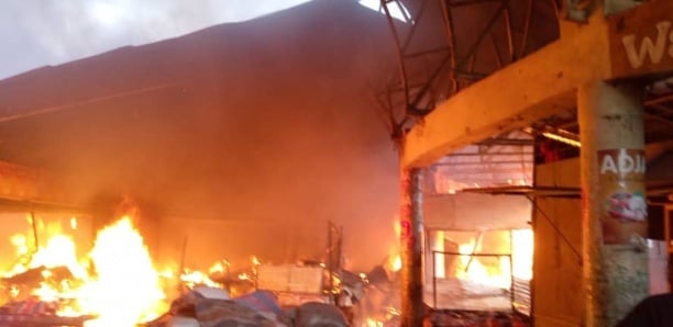 Ziguinchor : le CEM de Boucotte Sud incendié par les manifestants 
