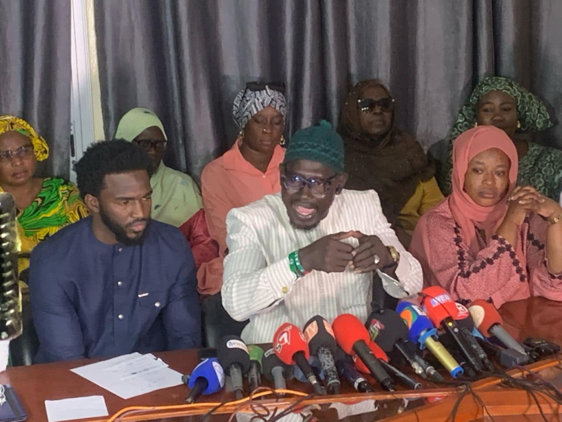 Report de la présidentielle : le collectif des familles des "détenus politiques" annonce une manifestation ce samedi à la place de la Nation Report de la présidentielle : le collectif des familles des "détenus politiques" annonce une manifestation ce samedi à la place de la Nation