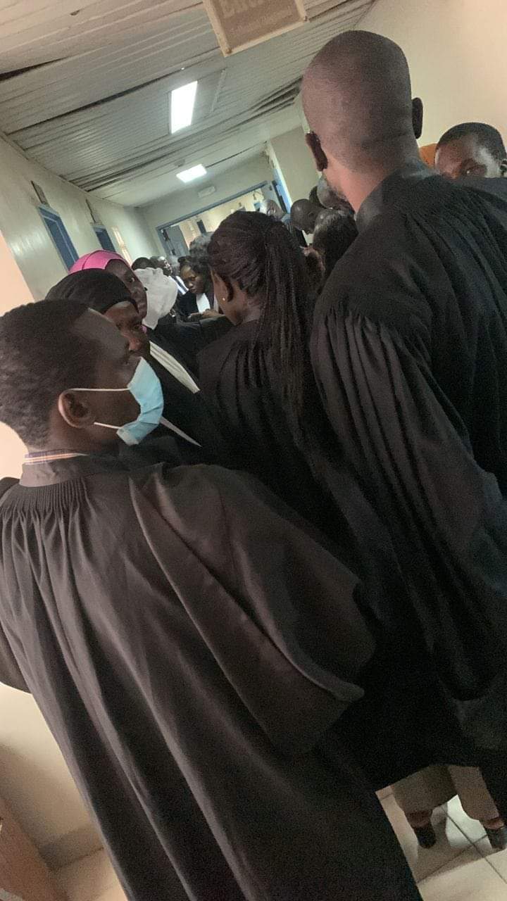 Après l'annonce du mandat de dépôt contre Me Ngagne Demba Touré, des greffiers bloquent la sortie au juge, d'autres délogent les salles d'audiences