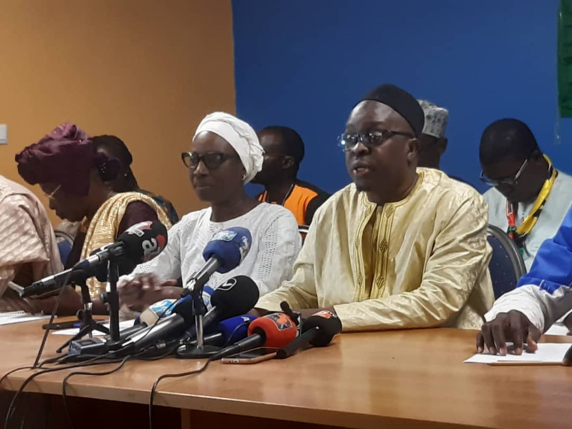 Aar Sunu élection décline l'invitation de Macky Sall et dénonce un mépris de la "souveraineté populaire" Aar Sunu élection décline l'invitation de Macky Sall et dénonce un mépris de la "souveraineté populaire"