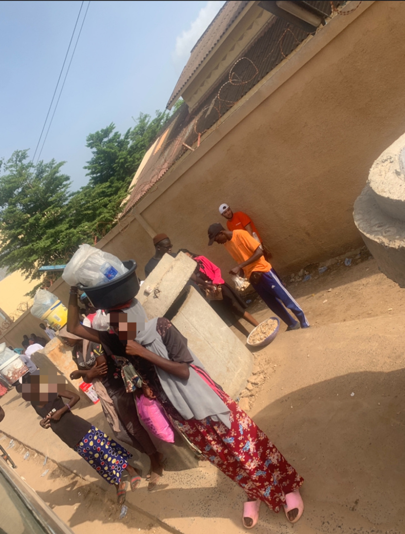 Dakar : entre rivalité, lutte pour la survie, le destin funeste des vendeuses de sachets d'eau Dakar : entre rivalité, lutte pour la survie, le destin funeste des vendeuses de sachets d'eau