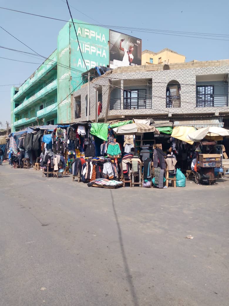 Bâtiment délabré : au marché Colobane un immeuble menace de s'écrouler