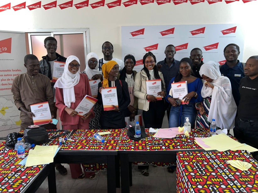 Renforcement de la gouvernance sanitaire : Article 19 outille les jeunes des clubs d'écoute de la banlieue Renforcement de la gouvernance sanitaire : Article 19 outille les jeunes des clubs d'écoute de la banlieue