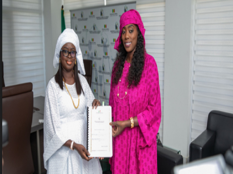 Passation de service-Ministère de la Femme : Thérèse Faye Diouf s'engage à améliorer les conditions de vie des femme 