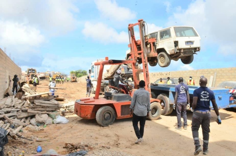 Sénégal : les mécaniciens installés aux abords du mur de l’aéroport de Yoff sommés de quitter les lieux Sénégal : les mécaniciens installés aux abords du mur de l’aéroport de Yoff sommés de quitter les lieux