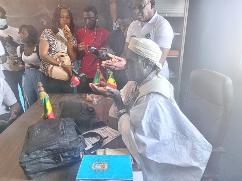 Village de Maligne: Khalifa Ababacar Sall sollicite les prières du religieux Khar Ndiaye Village de Maligne: Khalifa Ababacar Sall sollicite les prières du religieux Khar Ndiaye