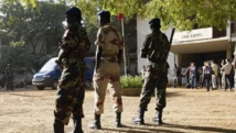 Soldats tchadiens devant le tribunal de Ndjamena (image d’archive 2007). Thomas SAMSON/Gamma-Rapho via Getty Images