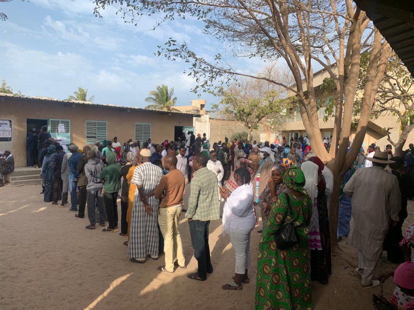 Centre de vote Ndeye Marie (Grand Mbao) : le vote a démarré avec une forte affluence des électeurs Centre de vote Ndeye Marie (Grand Mbao) : le vote a démarré avec une forte affluence des électeurs