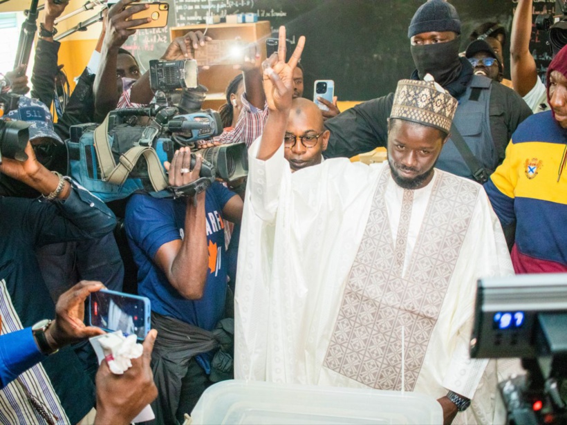 Pape Djibril Fall, Mamadou Lamine Diallo, Aly Ngouille Ndiaye et Barthélémy Dias félicitent Bassirou Diomaye Faye Pape Djibril Fall, Mamadou Lamine Diallo, Aly Ngouille Ndiaye et Barthélémy Dias félicitent Bassirou Diomaye Faye