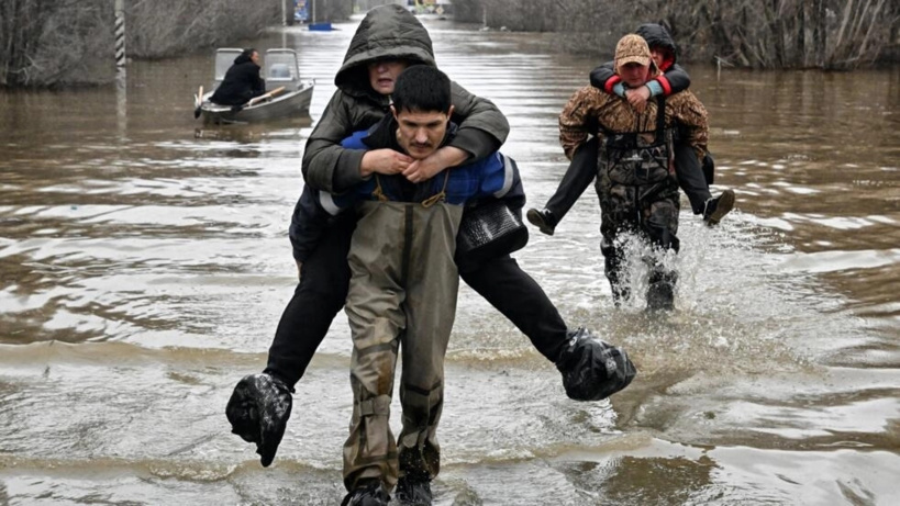 En Russie et au Kazakhstan, les inondations forcent plus de 100 000 personnes à évacuer