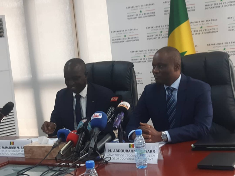 Passation de service au ministère de l'économie : « Ce ministère n’est pas en phase de devenir une propriété familiale », Abdourahmane Sarr Passation de service au ministère de l'économie : « Ce ministère n’est pas en phase de devenir une propriété familiale », Abdourahmane Sarr