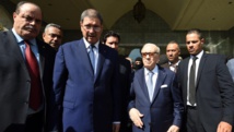 Le président Essebsi (deuxième à droite), son Premier ministre Habib Essid (deuxième à gauche) et le ministre tunisien de l'Intérieur Mohamed Najem Gharsalli (gauche), à Sousse après la tuerie, le 26 juin 2015.