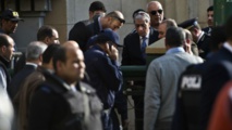 Le procureur général d’Egypte a été blessé lundi au cours de l’explosion d’une bombe placée à côté de sa voiture.