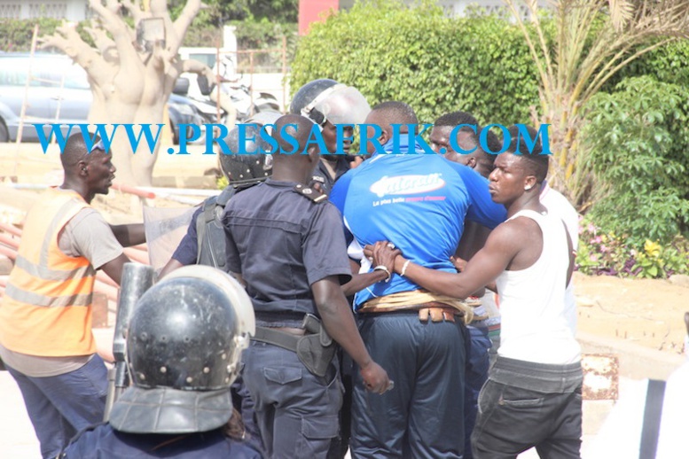 URGENT Affrontement - saison TNT: Ama Baldé arrêté après avoir bastonné un policier (PHOTOS) URGENT Affrontement - saison TNT: Ama Baldé arrêté après avoir bastonné un policier (PHOTOS)