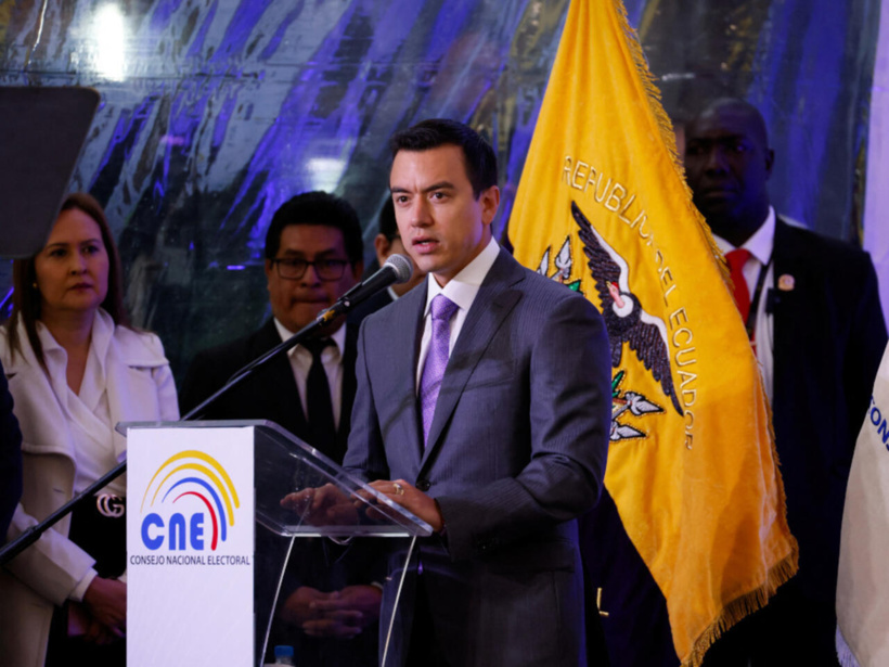 Equateur: neuf des questions du référendum initié par le président Noboa validées par les électeurs