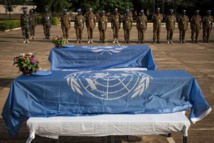 La mort de six soldats burkinabè au Mali « alarme » les journaux du Burkina La mort de six soldats burkinabè au Mali « alarme » les journaux du Burkina