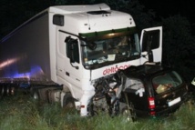 Accident de circulation : la collision entre le véhicule du maire de Payar et un camion fait 2 morts Accident de circulation : la collision entre le véhicule du maire de Payar et un camion fait 2 morts