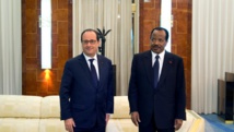 François Hollande avec son homologue Paul Biya lors de leurs rencontre, vendredi 3 juillet, à Yaoundé. AFP PHOTO / ALAIN JOCARD