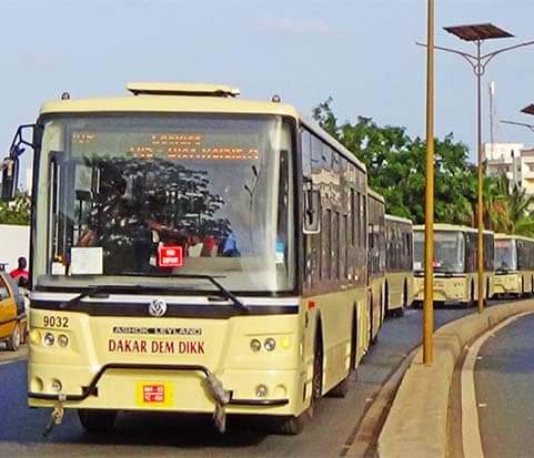 Dakar Dem Dikk : les travailleurs en mouvement d'humeur bloquent le trafic 