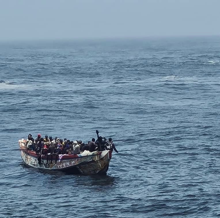 La marine nationale intercepte une pirogue de migrants au large de Dakar partie de Gambie