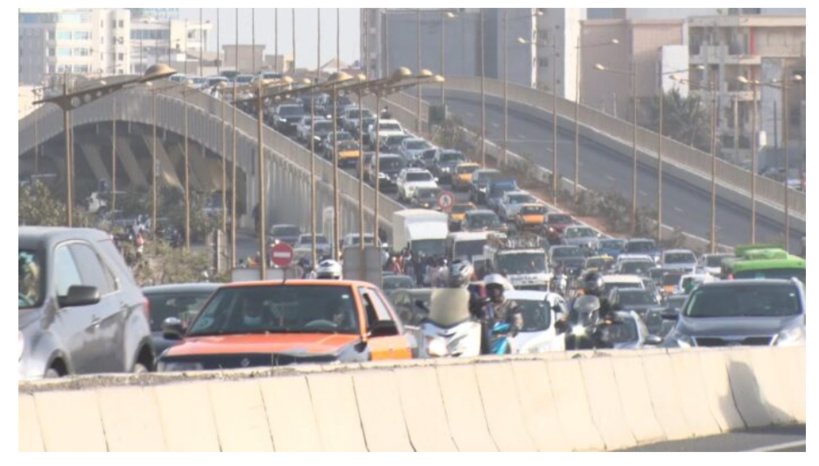 Trafic perturbé à Dakar: un bouchon de plus de 6 km à la sortie de Patte D'oie en raison de deux accidents Trafic perturbé à Dakar: un bouchon de plus de 6 km à la sortie de Patte D'oie en raison de deux accidents
