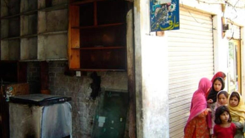 Pakistan: une deuxième école pour filles visée par une bombe en une semaine Pakistan: une deuxième école pour filles visée par une bombe en une semaine