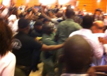 En Direct du Palais de Justice : «C’est le procès de l’impérialisme et du colonialisme»-Pro-Habré. En Direct du Palais de Justice : «C’est le procès de l’impérialisme et du colonialisme»-Pro-Habré.