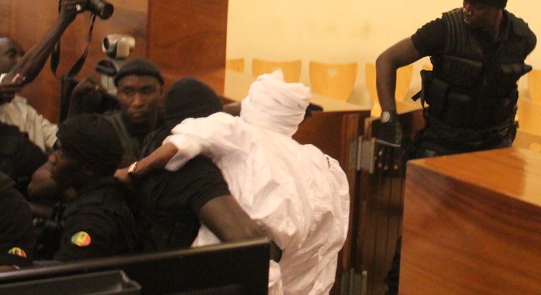 Refus de comparaître, attaques contre les CAE : Hissein Habré donne le ton de son procès Refus de comparaître, attaques contre les CAE : Hissein Habré donne le ton de son procès