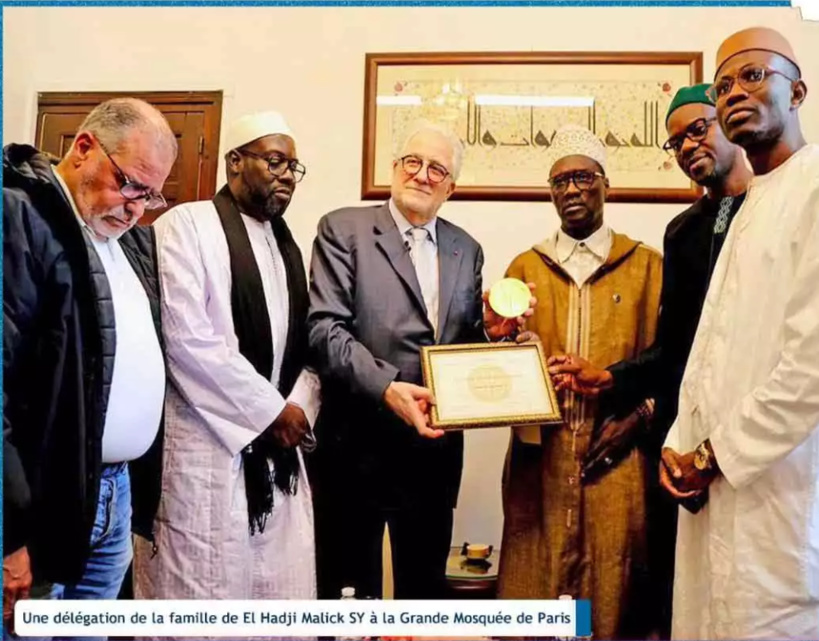 Cheikh Al Hadj Malick Sy honoré à titre posthume par le Recteur de la Grande Mosquée de Paris. Cheikh Al Hadj Malick Sy honoré à titre posthume par le Recteur de la Grande Mosquée de Paris.