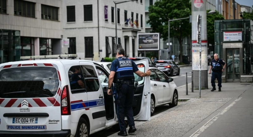 Attaque au couteau à Lyon: quatre blessés, l'agresseur arrêté Attaque au couteau à Lyon: quatre blessés, l'agresseur arrêté