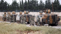 Un convoi de militaires turcs le long de la frontière entre la Turquie et la Syrie, près de Kilis, le 30 juillet 2012. REUTERS/Umit Bektas