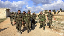 Face à l'hémorragie qui frappe l'armée syrienne, Bachar el-Assad a décrété une nouvelle amnistie générale pour les déserteurs. Ici, des soldats syriens loyalistes en décembre 2014 au nord d'Alep. REUTERS/George Ourfalian