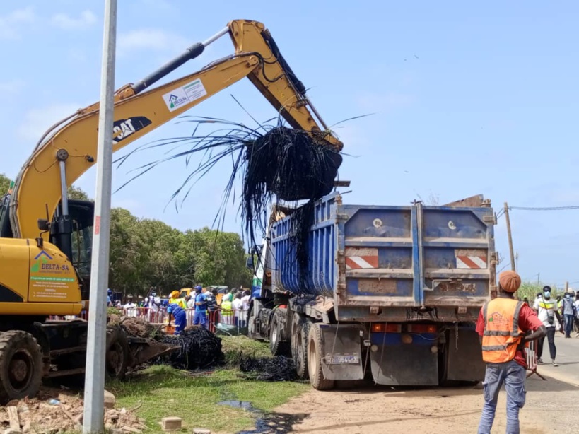 Journée nationale du Set Setal : le sous-préfet de Dakar Plateau appelle au changement de comportement quotidien Journée nationale du Set Setal : le sous-préfet de Dakar Plateau appelle au changement de comportement quotidien
