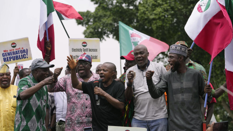 Le Nigeria tourne au ralenti en raison d'une grève générale pour une hausse du salaire minimum Le Nigeria tourne au ralenti en raison d'une grève générale pour une hausse du salaire minimum