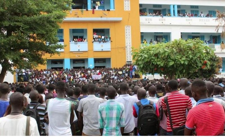 UCAD: le président Sall accueilli par les huées des étudiants UCAD: le président Sall accueilli par les huées des étudiants