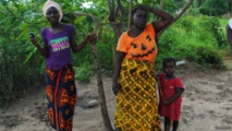 Ebola : “70 000 enfants invisibles”