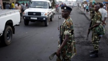 Des militaires burundais dans une rue de Bujumbura. REUTERS/Goran Tomasevic