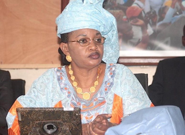 Pétition contre les détentions arbitraires : Aida Mbodji vilipende Macky auprès de Hollande et ses pairs Pétition contre les détentions arbitraires : Aida Mbodji vilipende Macky auprès de Hollande et ses pairs