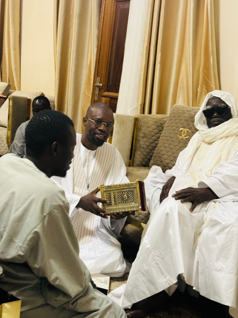 Touba : Ousmane Sonko reçu par Serigne Mountakha Touba : Ousmane Sonko reçu par Serigne Mountakha