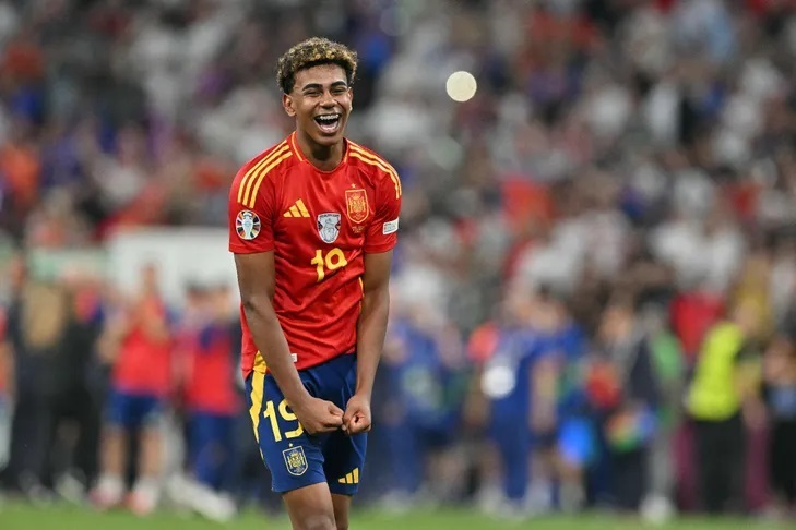 "Génie", "demi-Dieu"... Lamine Yamal met l'Europe à ses pieds