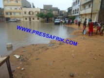 Images Après la pluie, les dégâts à l’unité 6 des Parcelles Assainies Images Après la pluie, les dégâts à l’unité 6 des Parcelles Assainies