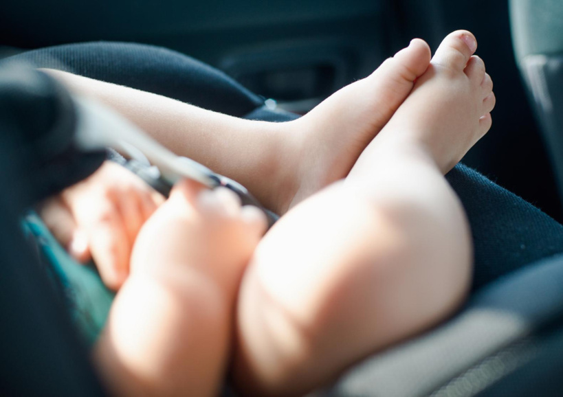 Un bébé de 9 mois, oublié dans une voiture en plein soleil, perd la vie en France Un bébé de 9 mois, oublié dans une voiture en plein soleil, perd la vie en France
